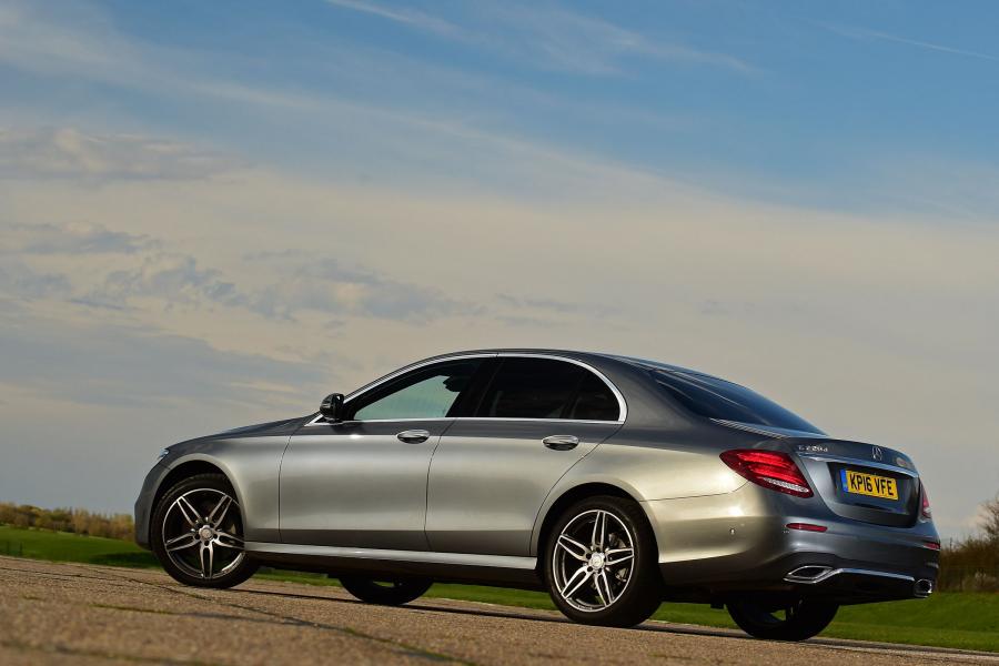  Mercedes-Benz E220 d AMG Line 2016 года  (UK) (фото 18 из 31)